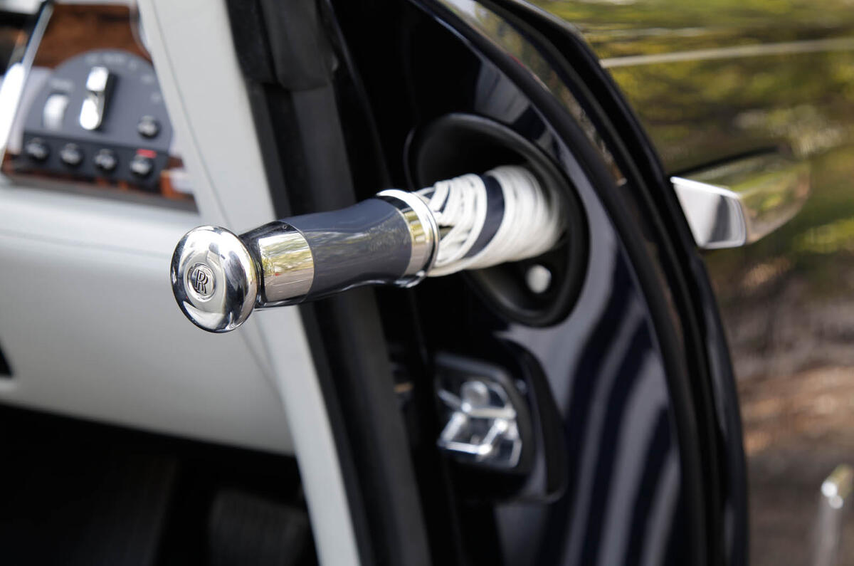 Rolls-Royce Dawn umbrellas