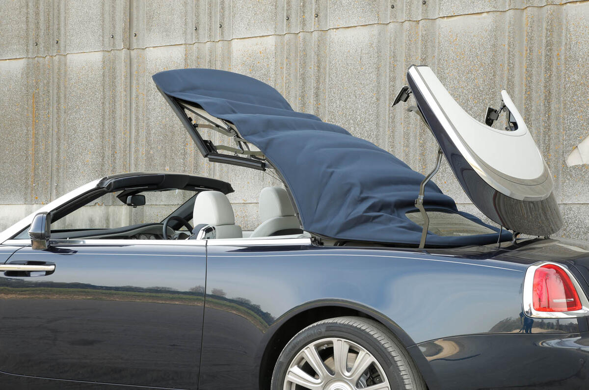 Rolls-Royce Dawn roof opening