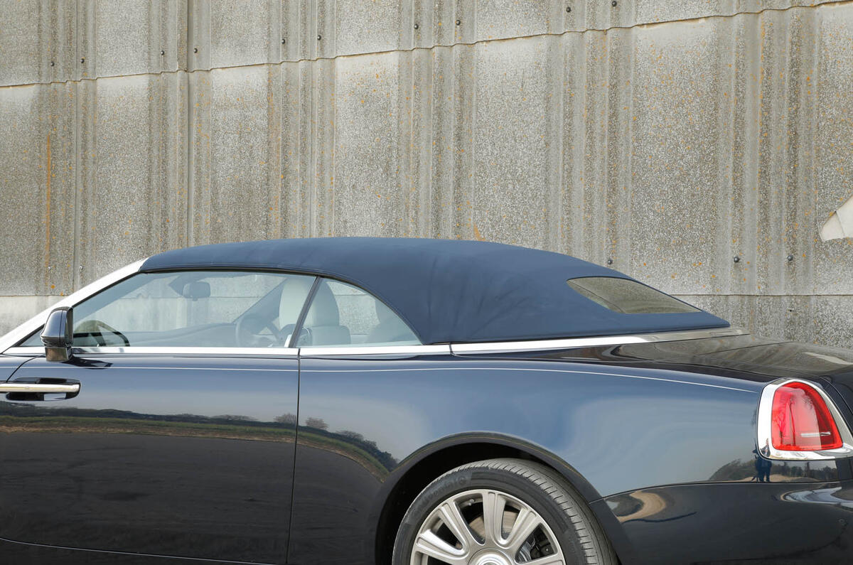 Rolls-Royce Dawn roof closed