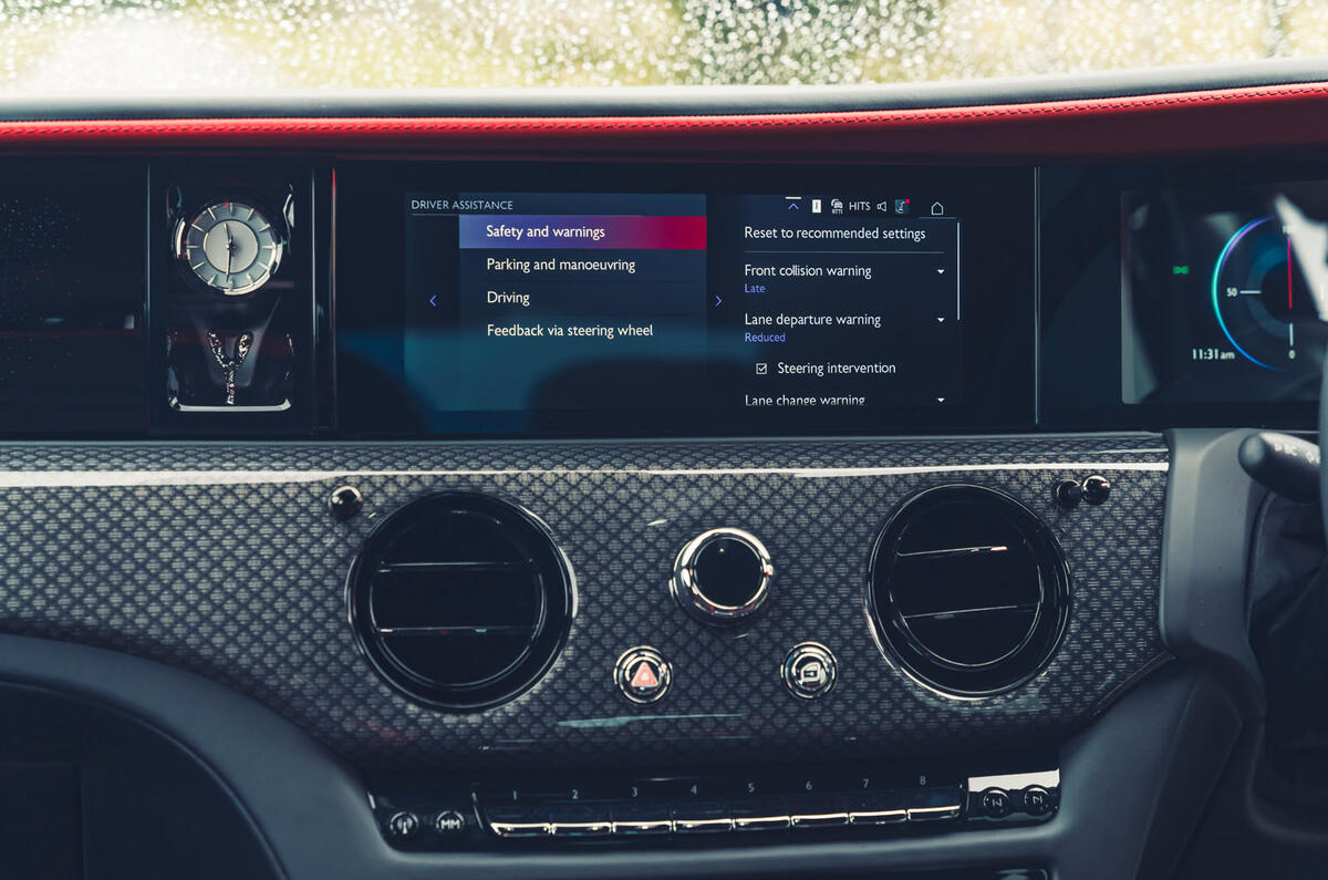 Rolls Royce Ghost avis 2025 012 infotainment