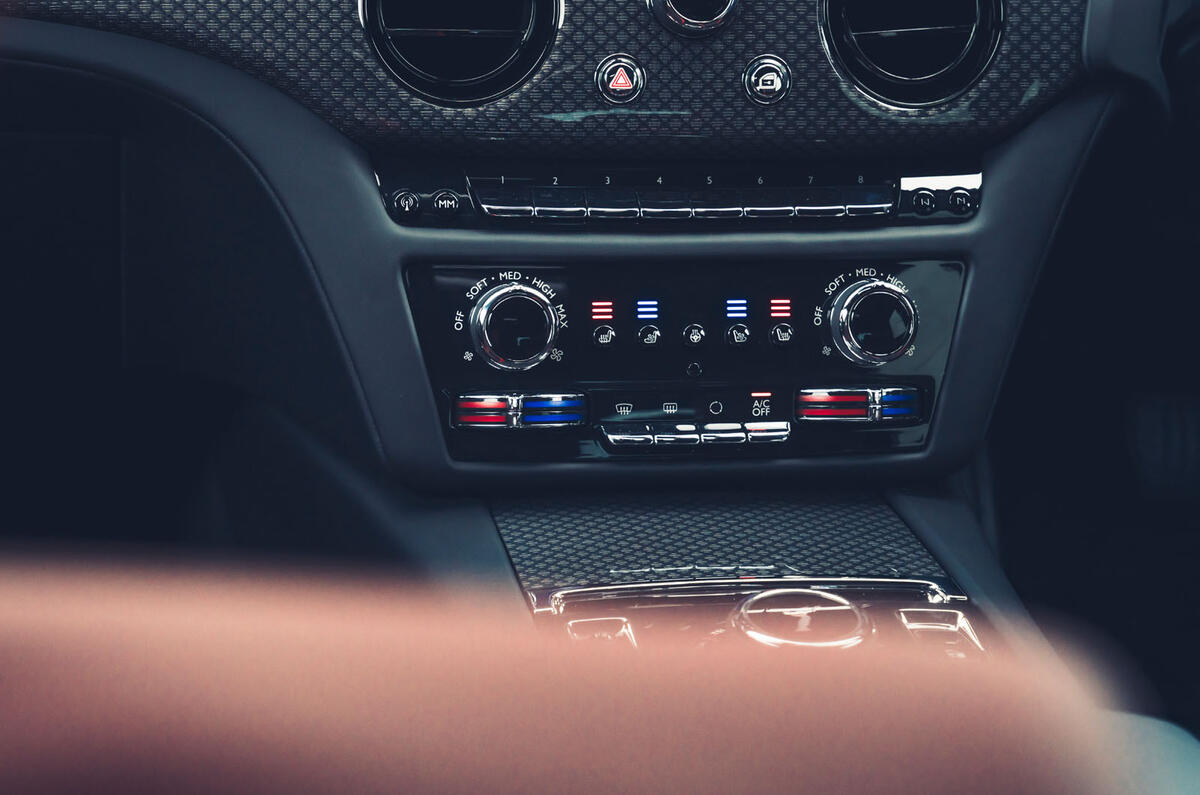 Rolls Royce Ghost avis 2025 014 switchgear