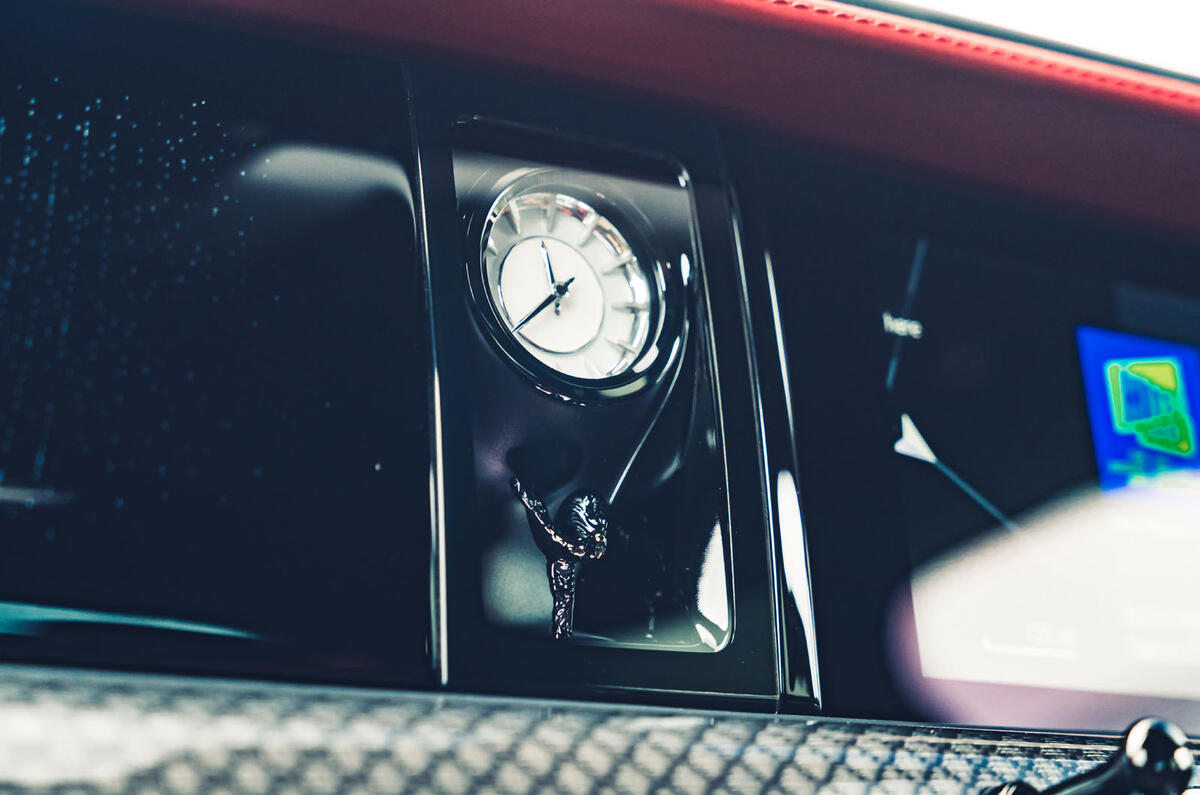 Rolls Royce Ghost avis 2025 015 horloge