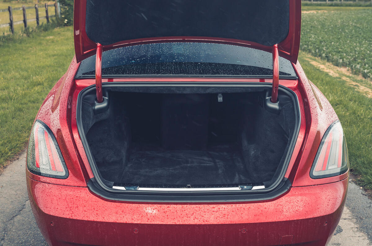 Rolls Royce Ghost avis 2025 022 boot