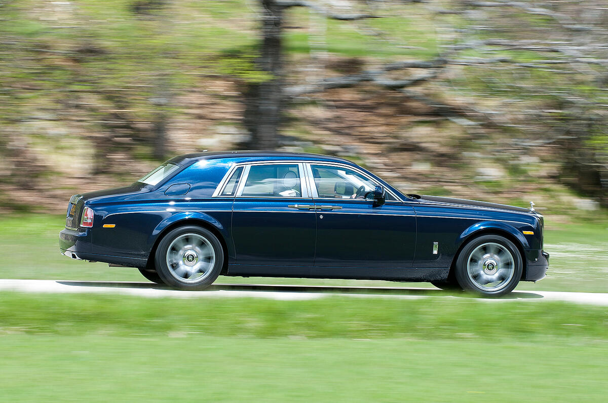 Rolls-Royce Phantom side profile