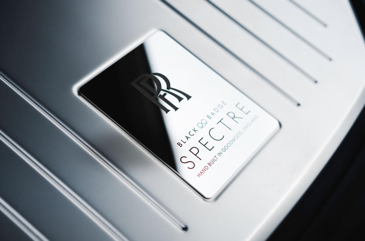 Rolls Royce Spectre Black Badge 2025 Review badge 09001