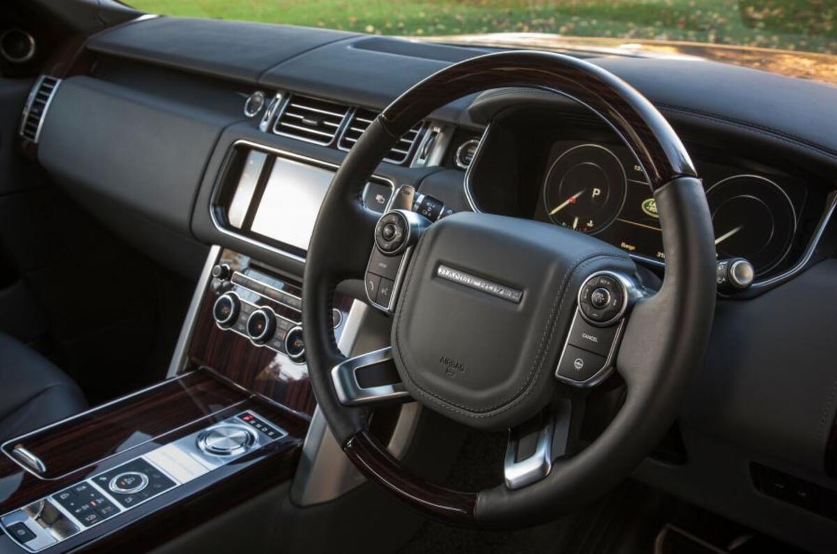 Range Rover SVAutobiography steering wheel