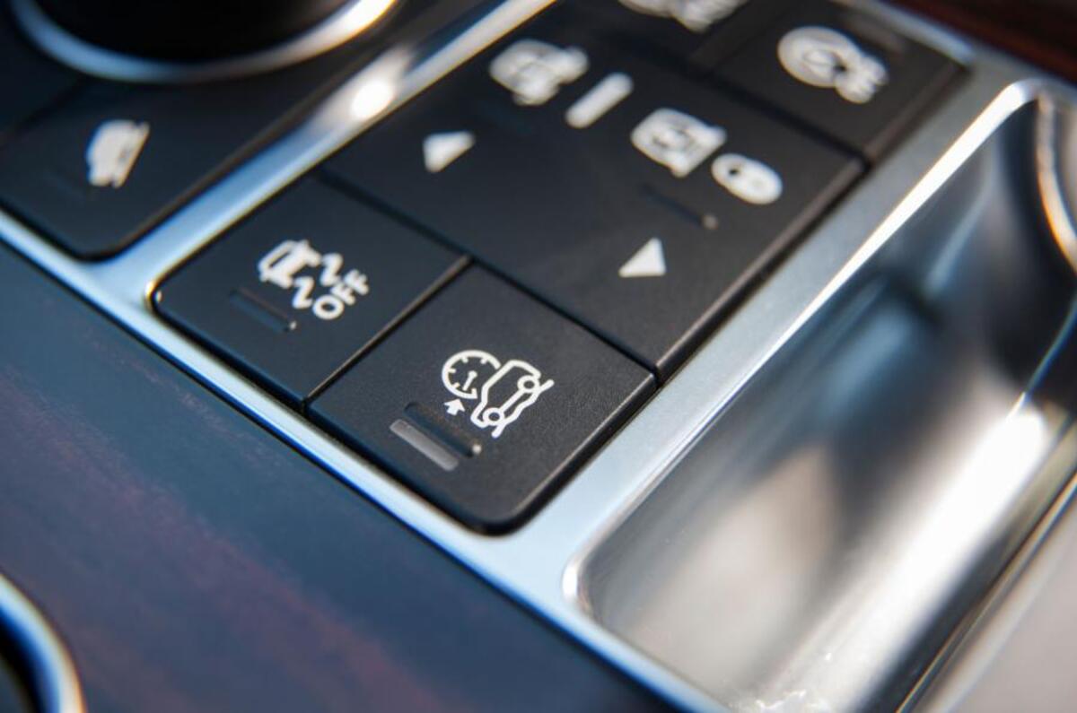 Range Rover SVA off-roading modes