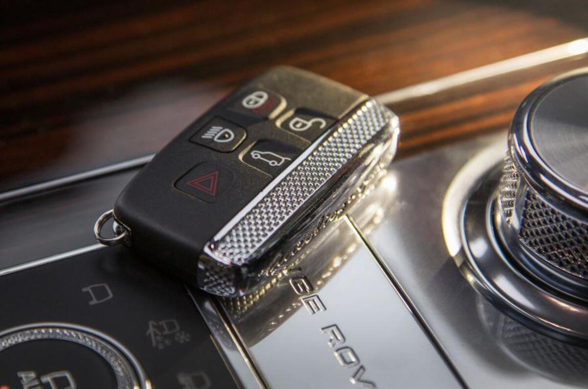 Range Rover SVAutobiography keyless start
