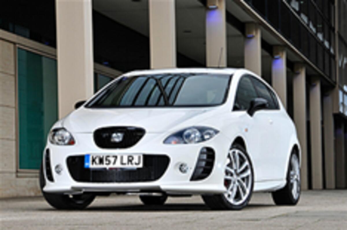 Seat Cupra kits up