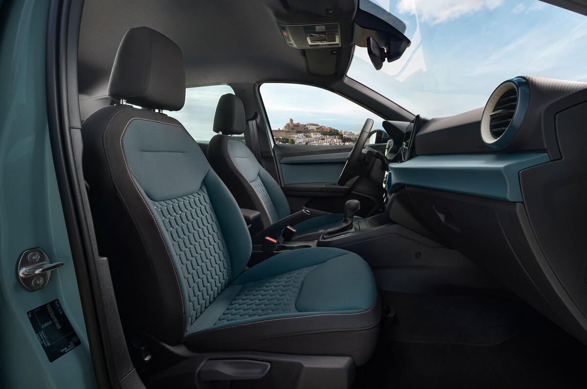 Seat Arona 2025 front seats