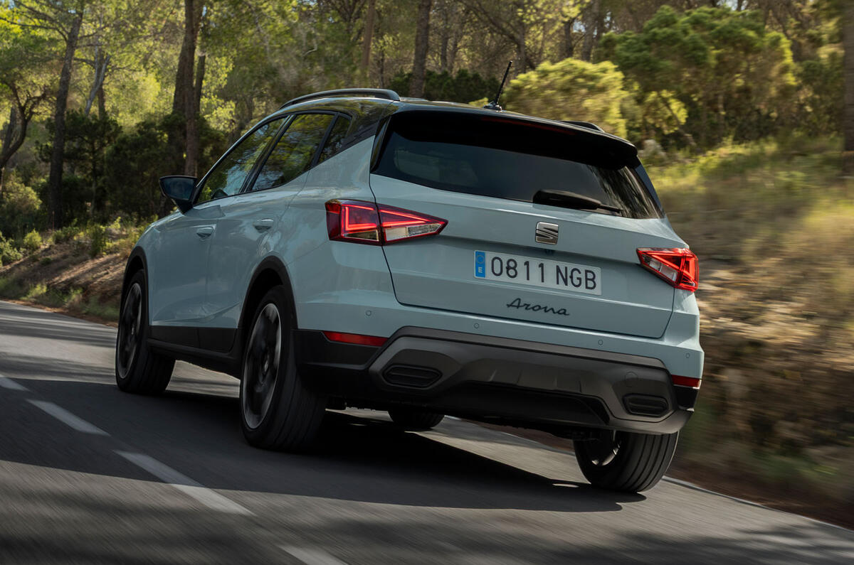 Seat Arona 2025 rear quarter tracking