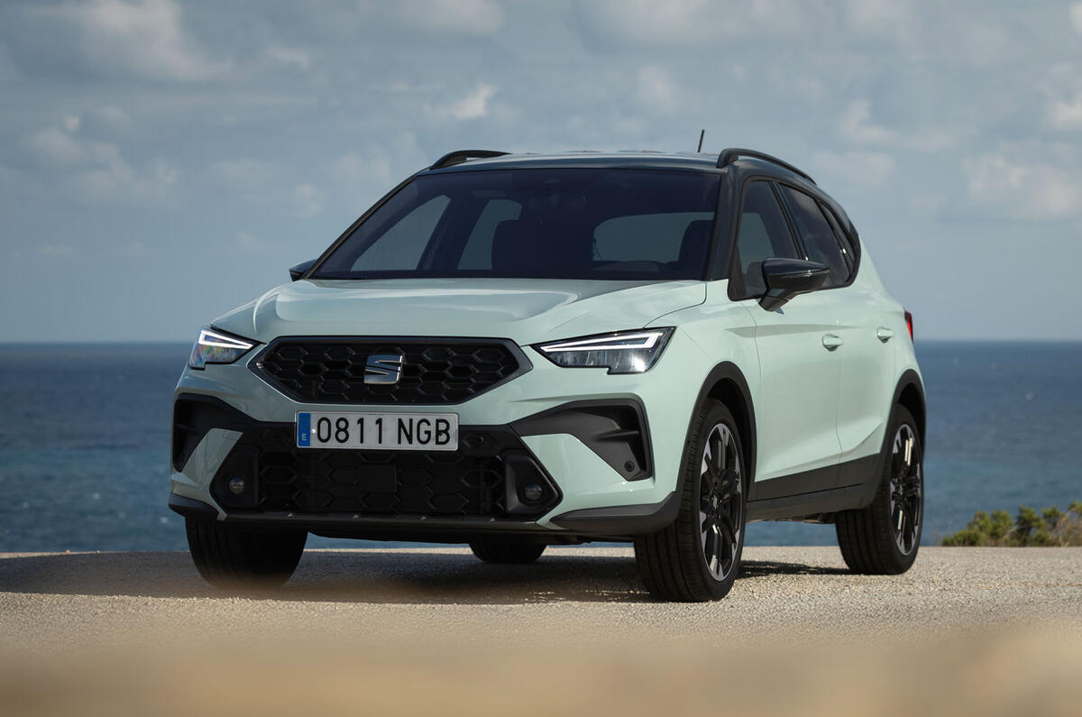 Seat Arona 2025 static front quarter