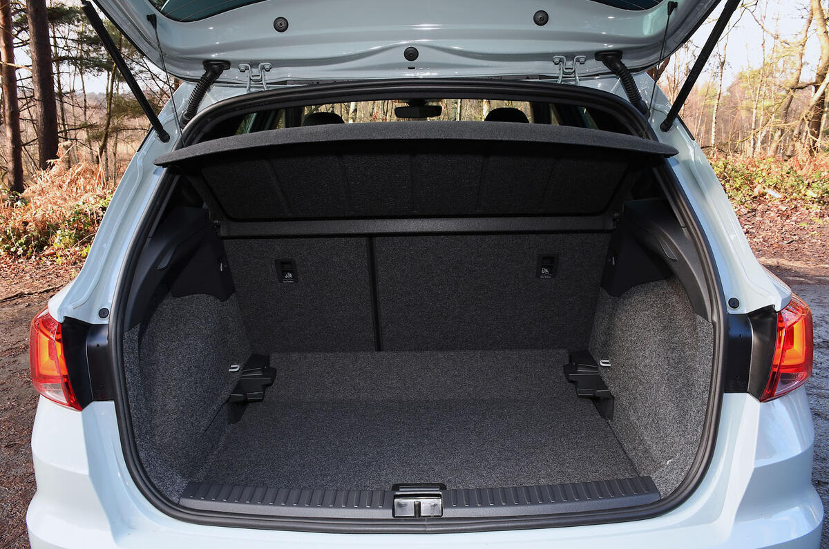 Seat Arona review 048