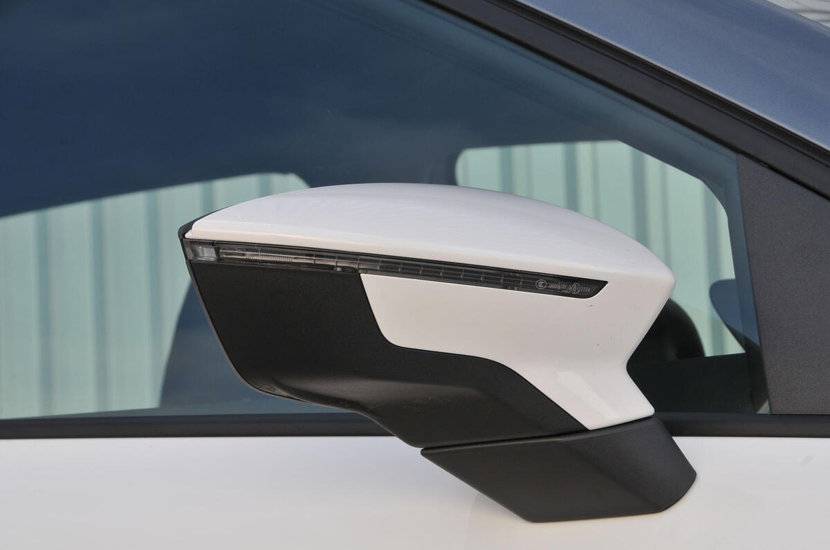 Seat Arona wing mirror