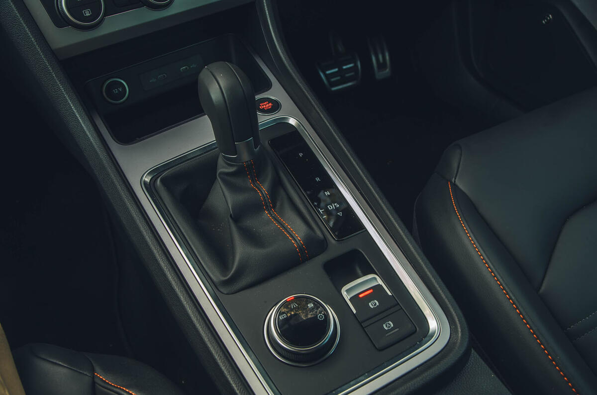 seat ateca review 2023 014 centre console