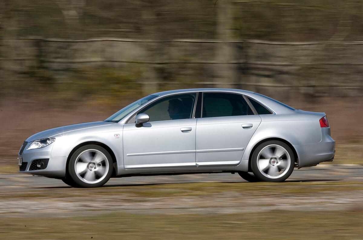 All Exeos get disc brakes all round, complete with ABS, EBD, and EBA Seat Exeo side profile