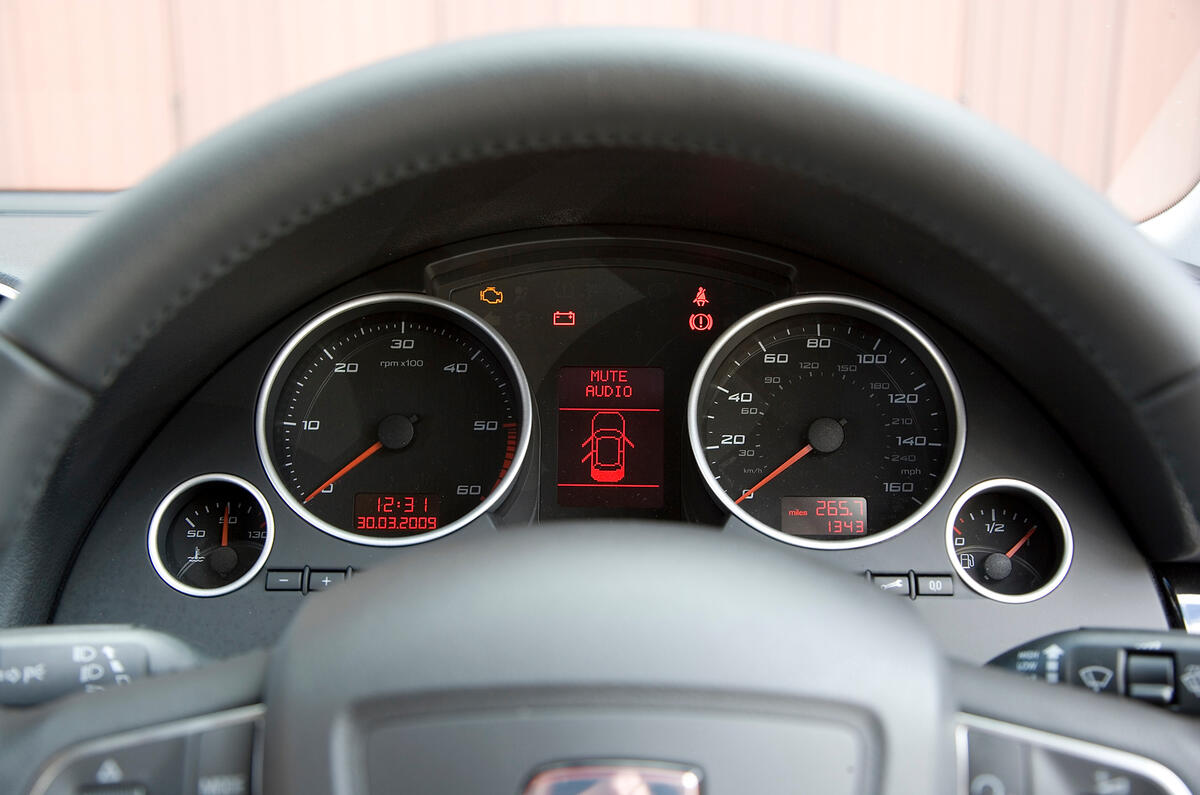 Simple four-dial arrangement within the binnacle is easy to read Seat Exeo instrument cluster