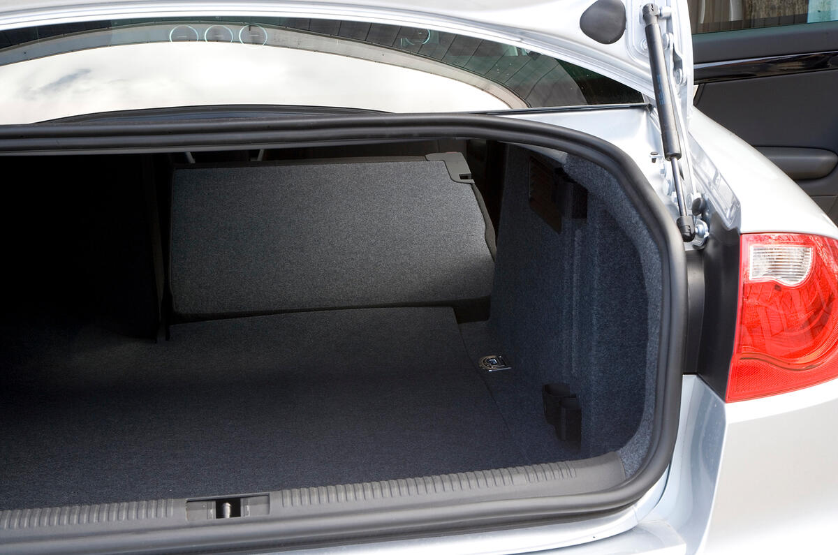 Exeo beats only the Citroën C5 on boot space. It’s still a respectable shape, though Seat Exeo boot space