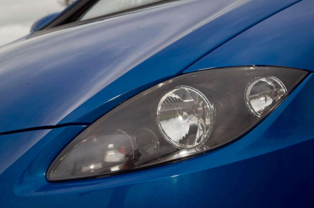 Bi-xenon headlights are optionally available, and look better than the standard units, even when turned off Seat Leon headlight