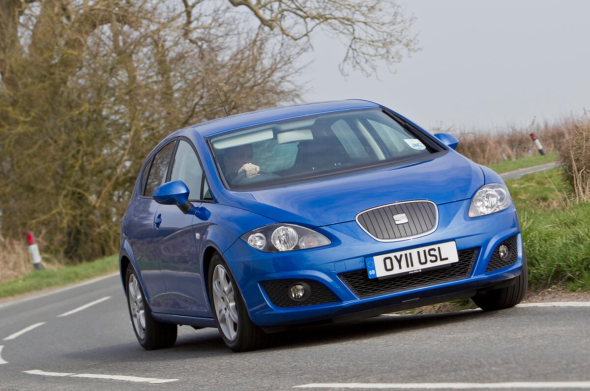 Five and six-speed manual gearboxes and the VW Group's DSG auto are available Seat Leon cornering