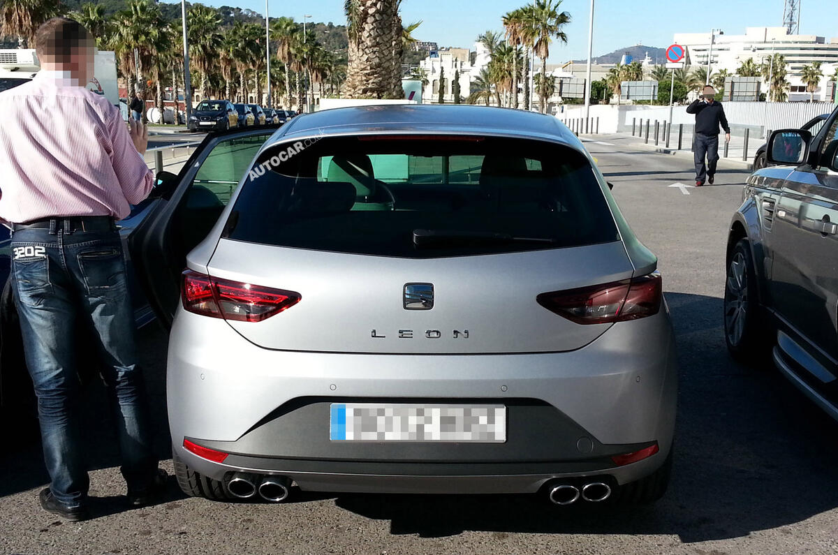 Seat Leon Cupra R test mules spied
