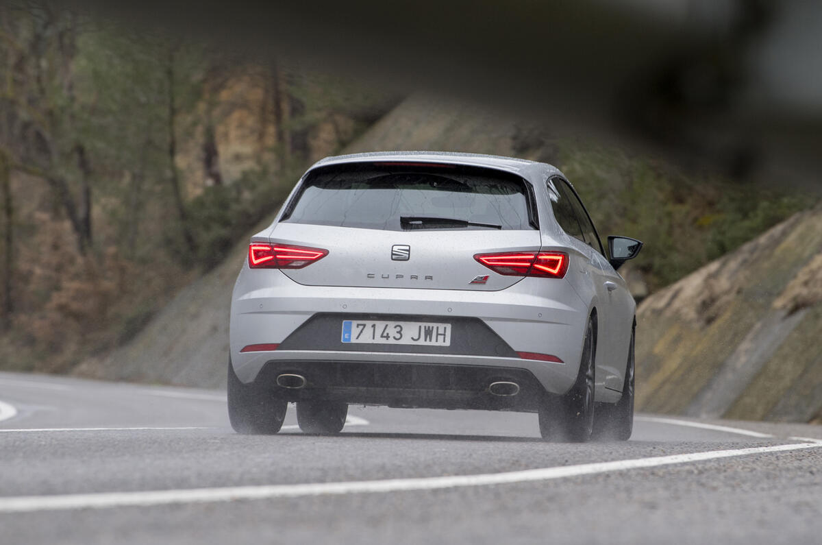 Seat Leon Cupra rear cornering