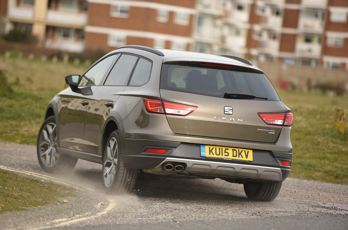 Seat Leon X-Perience rear cornering