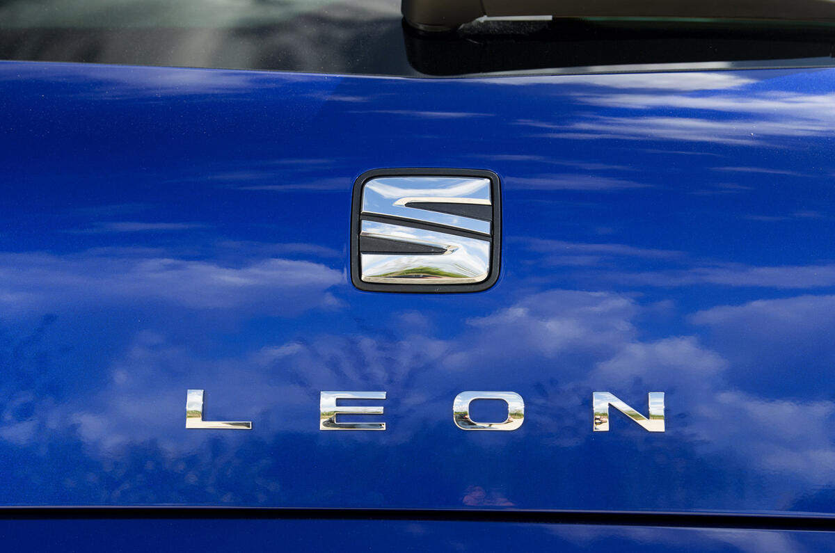 Seat Leon 5dr hatch badging
