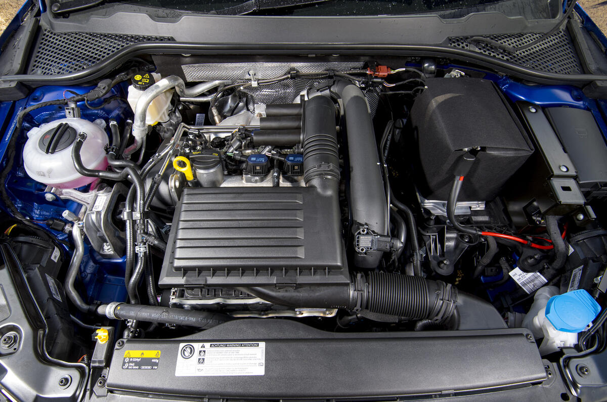Seat Leon 5dr hatch engine bay