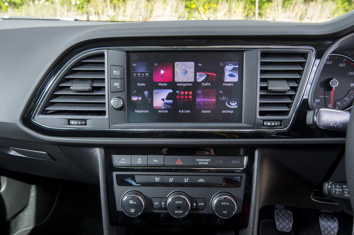 Seat Leon 5dr hatch infotainment system