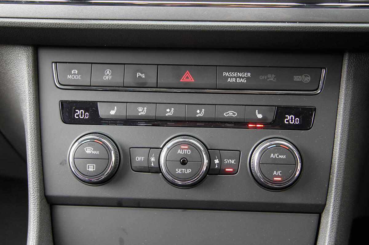 Seat Leon SC centre console