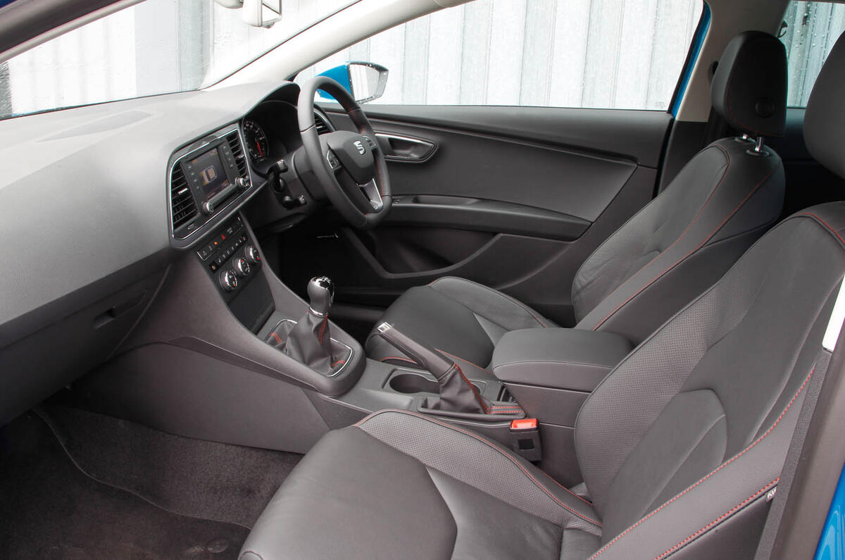 Seat Leon SC front seats