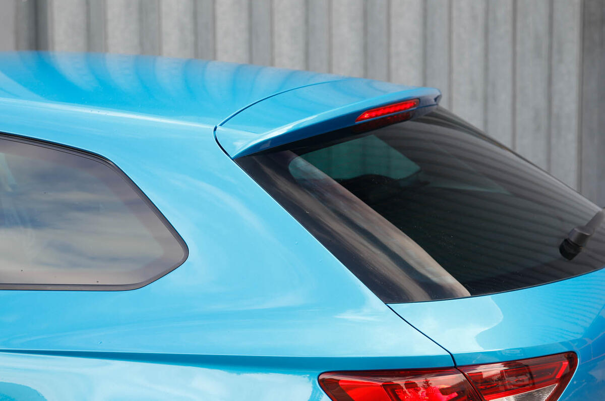 Seat Leon SC raked rear window