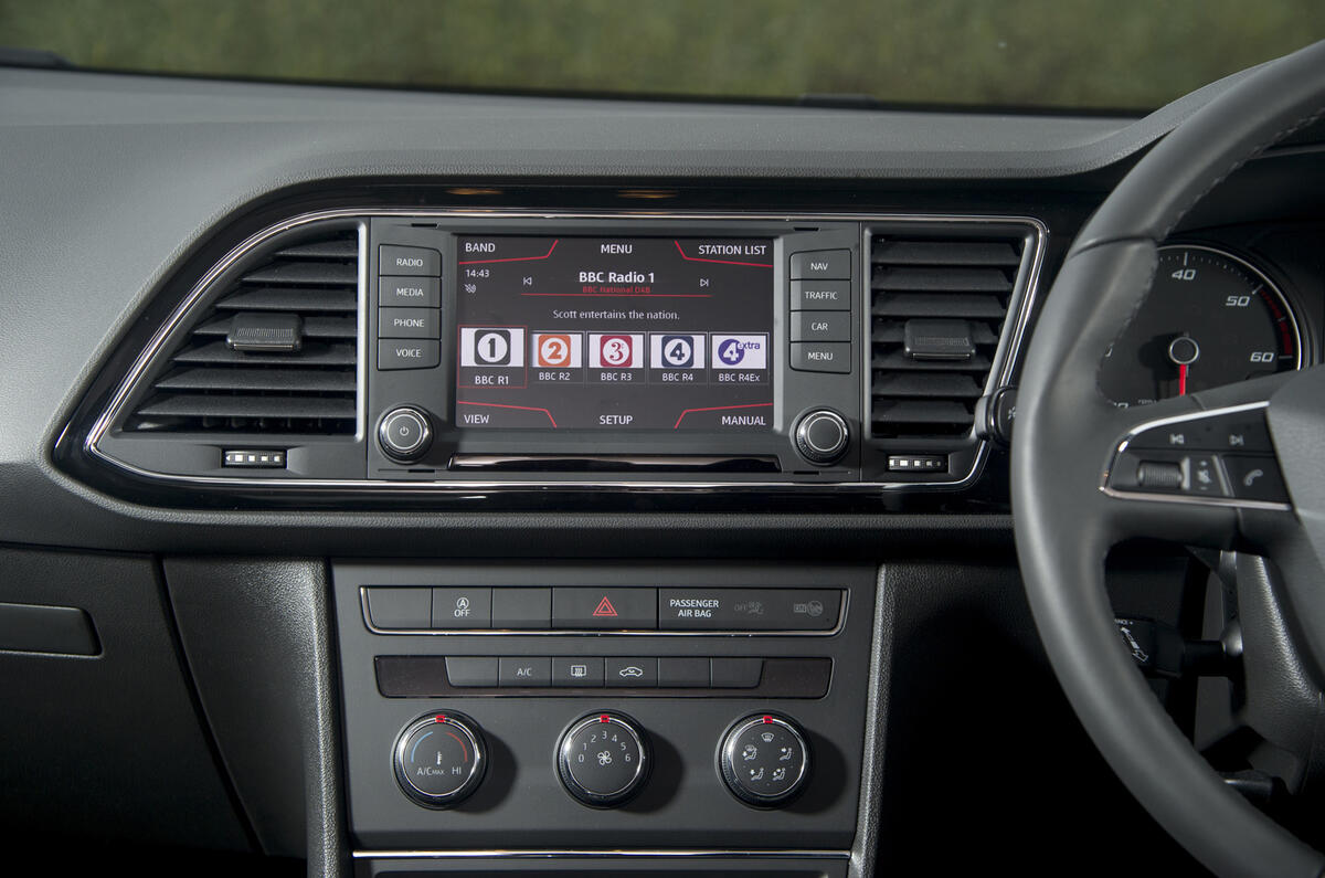 Seat Leon ST centre console