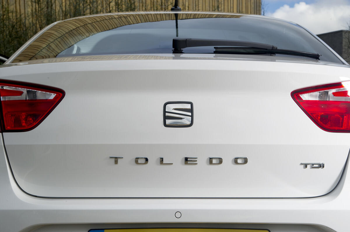 Seat Toledo badging