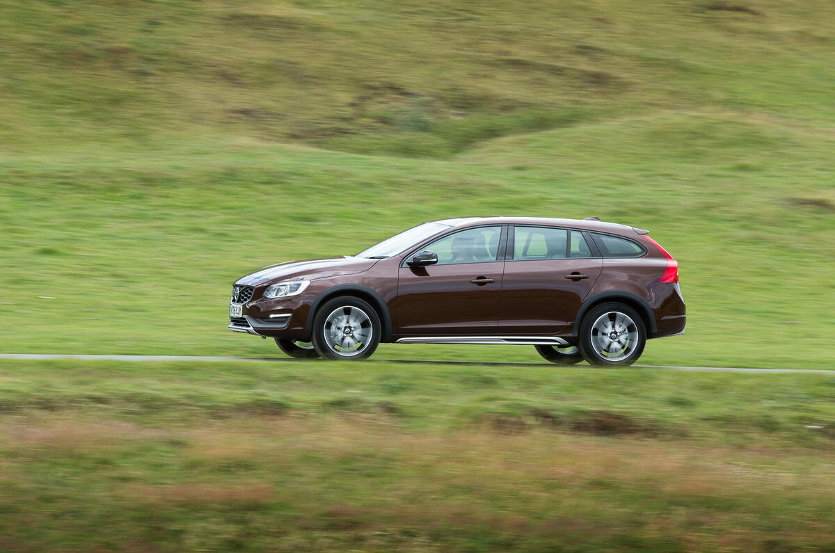 Volvo V60 Cross Country side profile