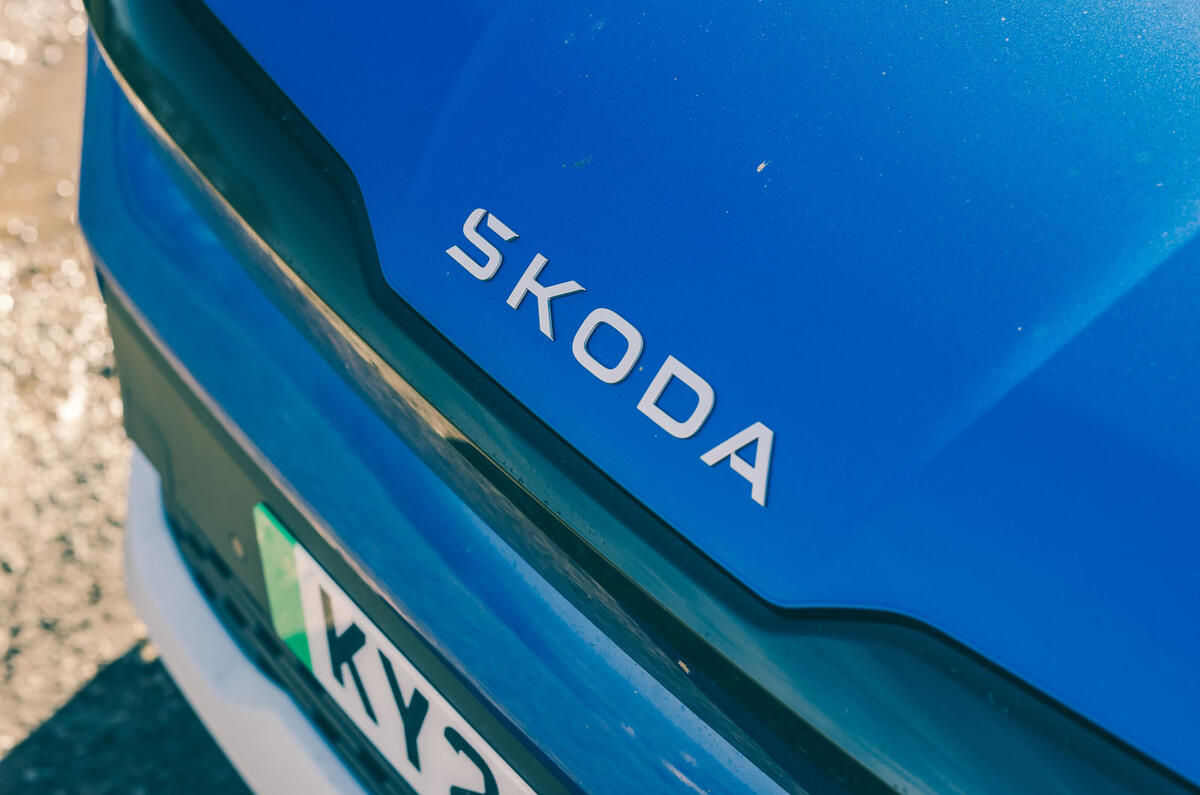 skoda elroq rt 2025 bonnet badge 6