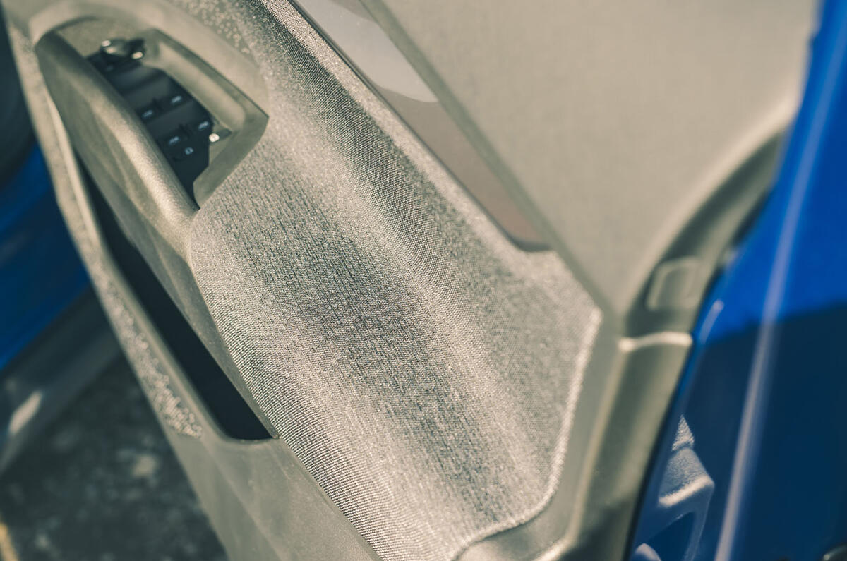 skoda elroq rt 2025 door detail 9