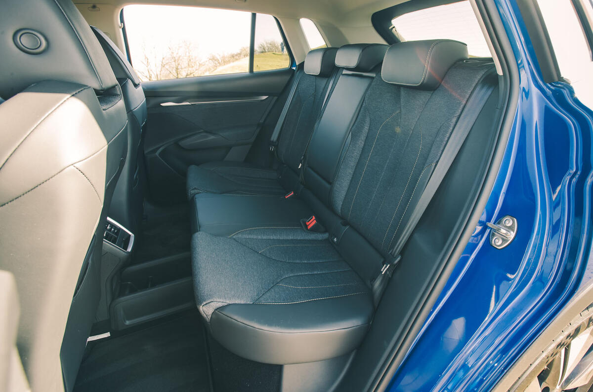 skoda elroq rt 2025 rear seats 25