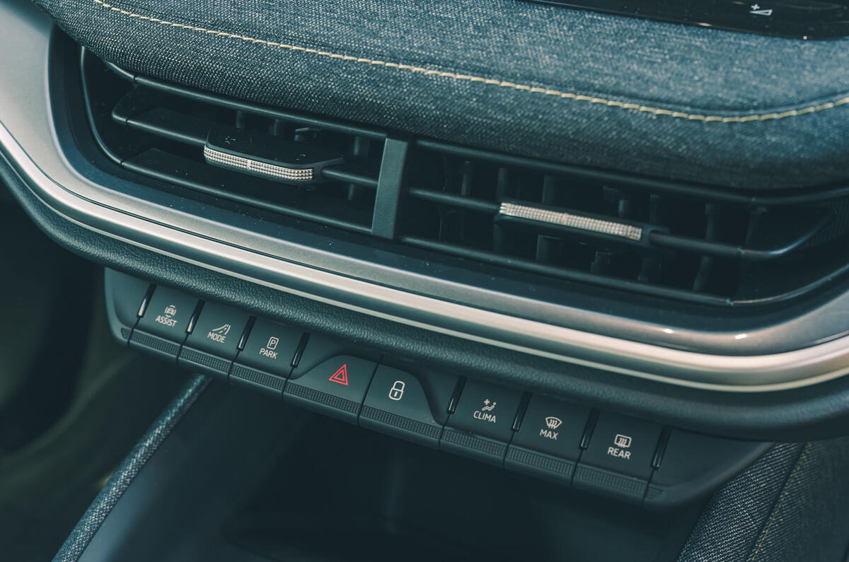 skoda elroq rt 2025 switches 12