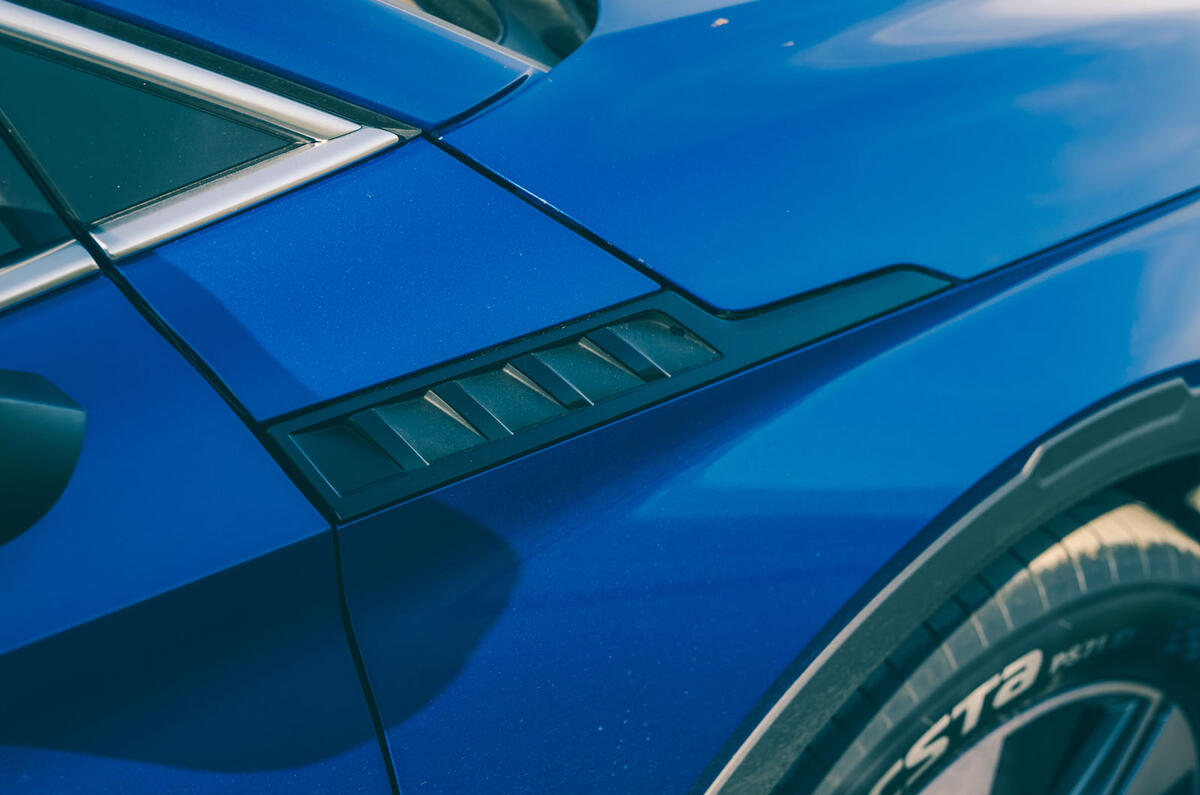 skoda elroq rt 2025 wing detail 4