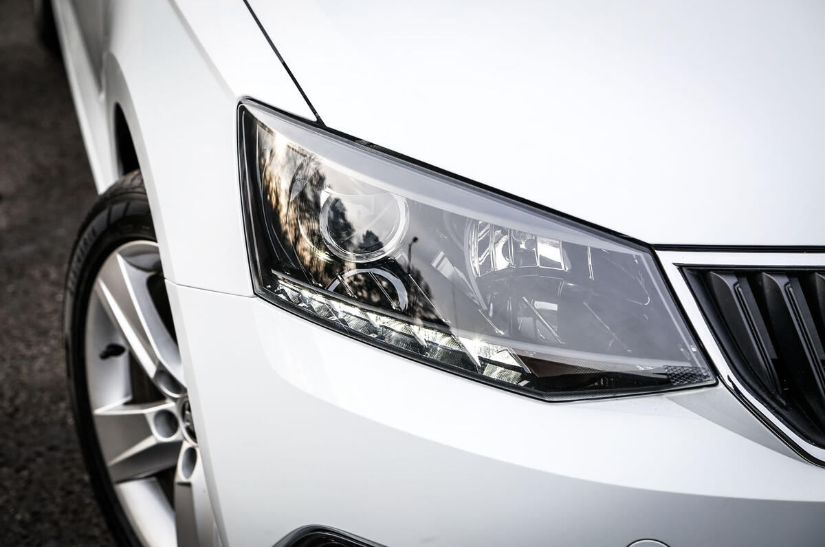 Skoda Fabia phares