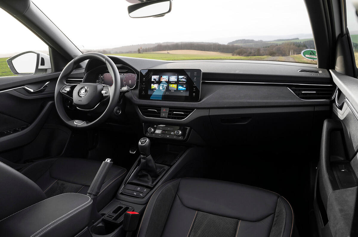 skoda kamiq review 2024 06 dash