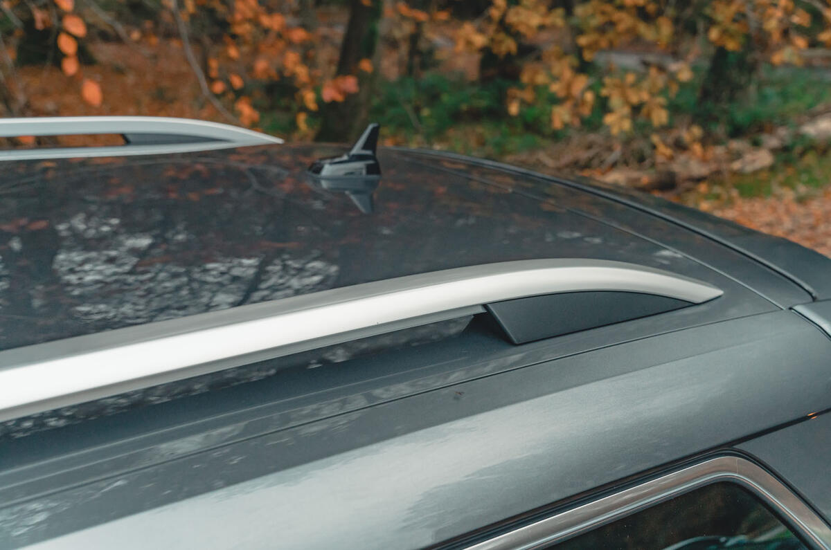 skoda karoq review 2023 07 roofrails