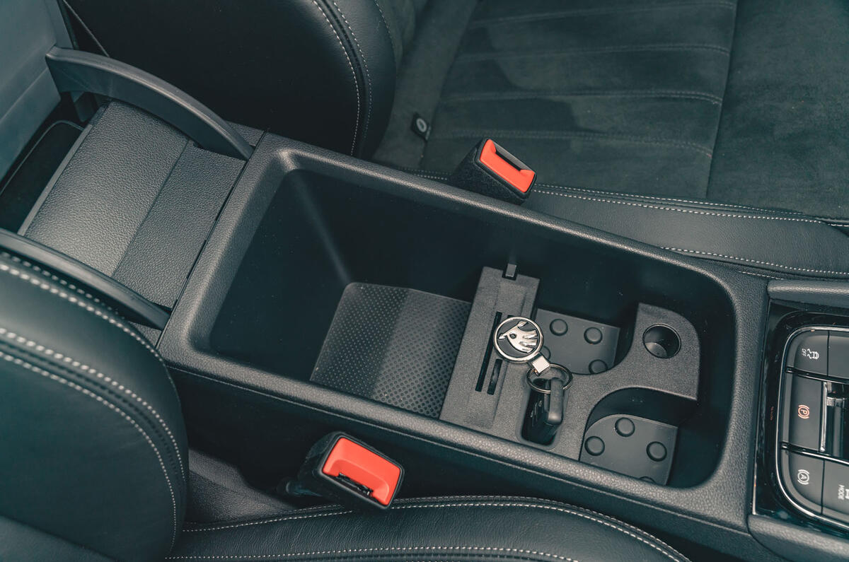 skoda karoq review 2023 12 centre console