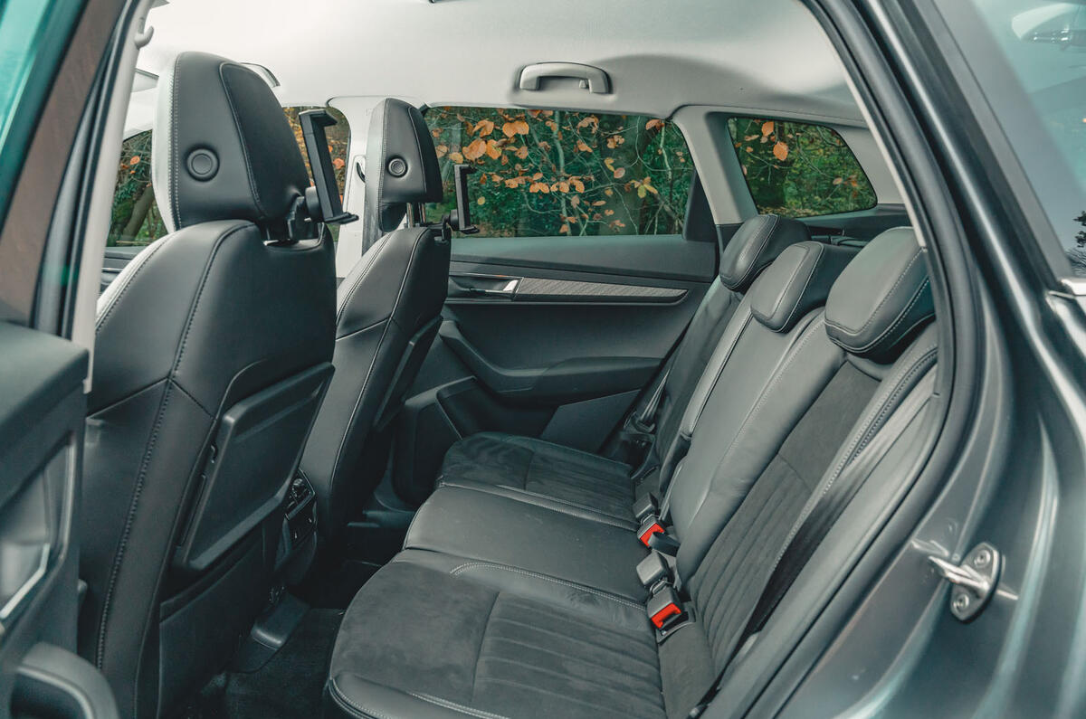 skoda karoq review 2023 21 back seats