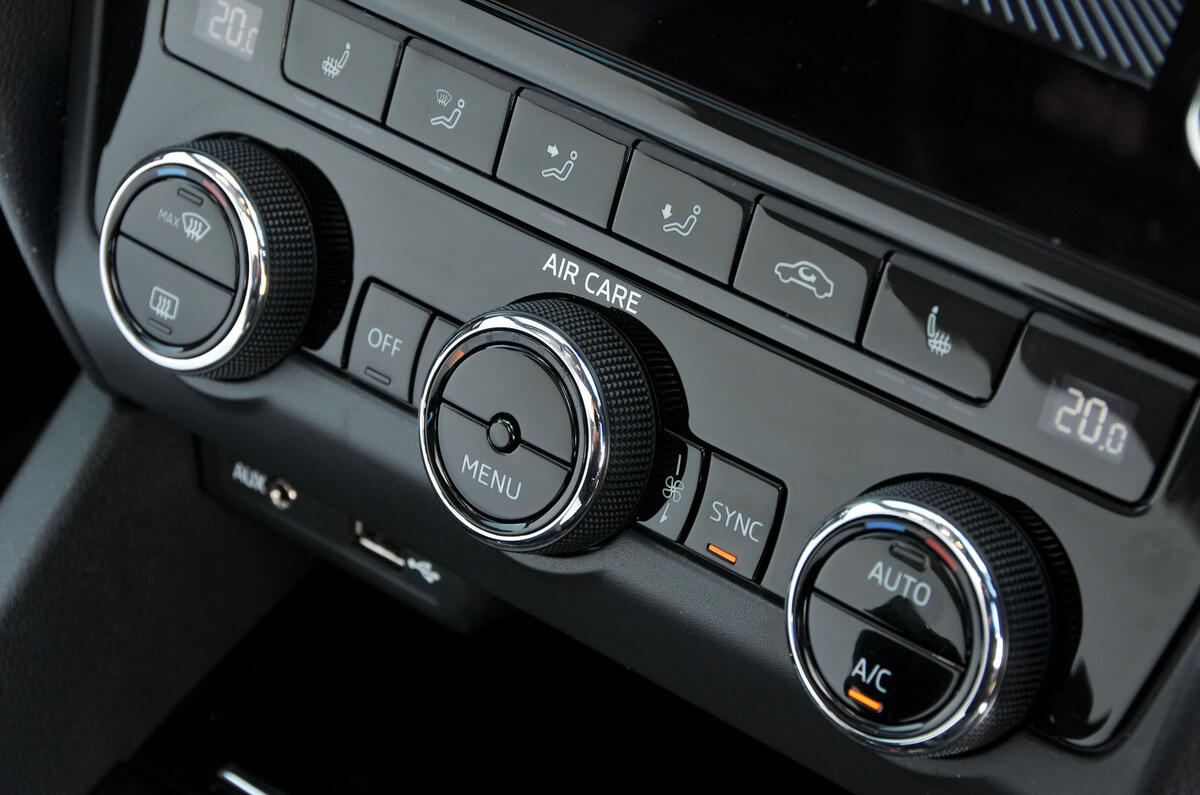 Skoda Octavia vRS 245 climate controls