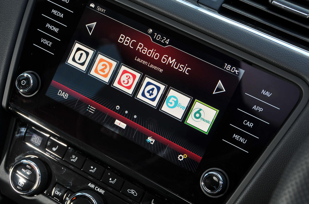 Skoda Octavia vRS 245 DAB radio