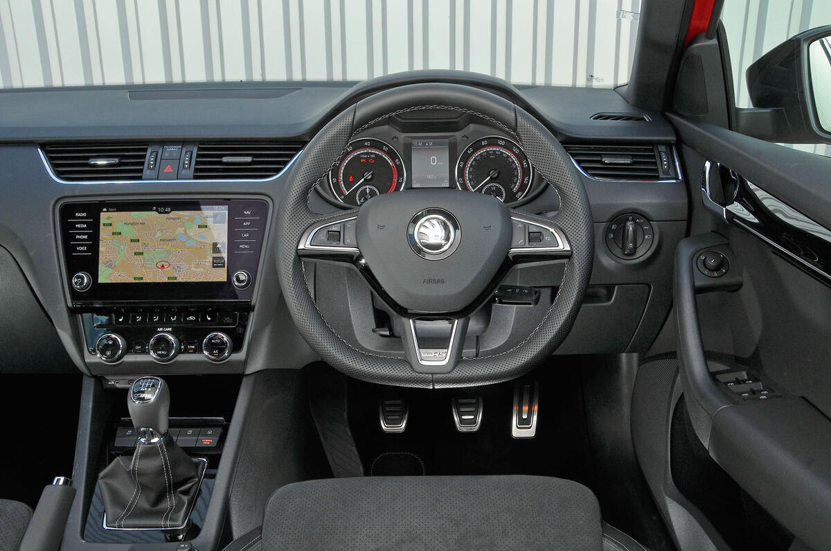 Skoda Octavia vRS 245 dashboard