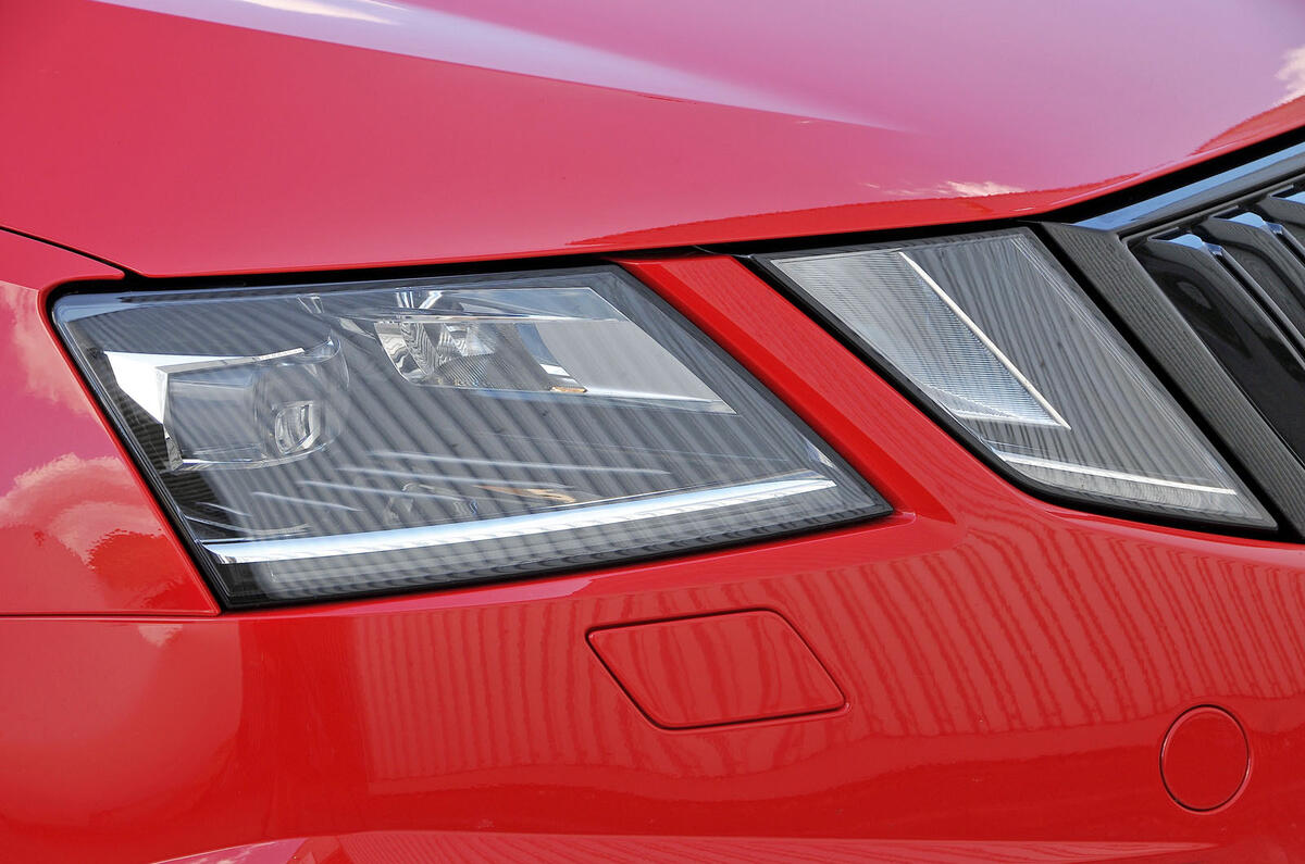 Skoda Octavia vRS 245 LED headlights